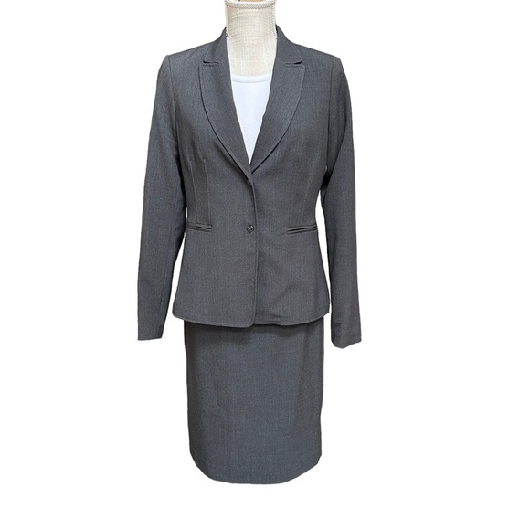 Calvin Klein Women's Grey 2‎ Piece Skirt Suit with Two Button Blazer Size: 8P - Picture 1 of 15
